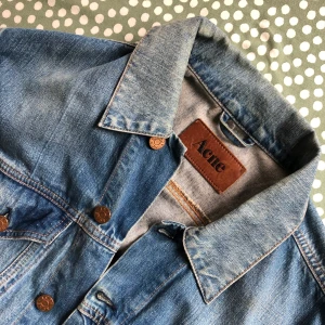 Jeansjacka Acne  - Jeansjacka från Acne som tyvärr inte kommer till användning. Storlek XL så perfekt oversize för en M/L. 