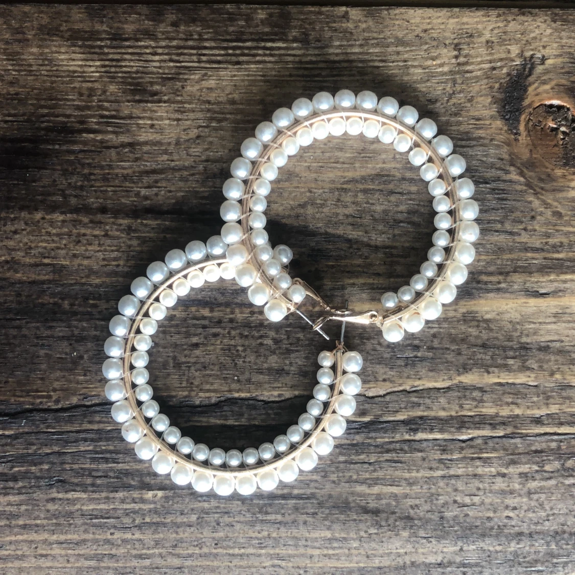 Stora örhängen med pärlor