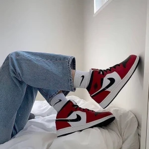 Söker!🥰 - Hejsan! Söker Jordans i alla möjliga färger, skulle vart bäst ifall du bor nära gbg eller runt västra götaland och kan mötas upp, så att det blir ett bra seriöst köp!🥰 Kan betala rätt så mkt!🥰