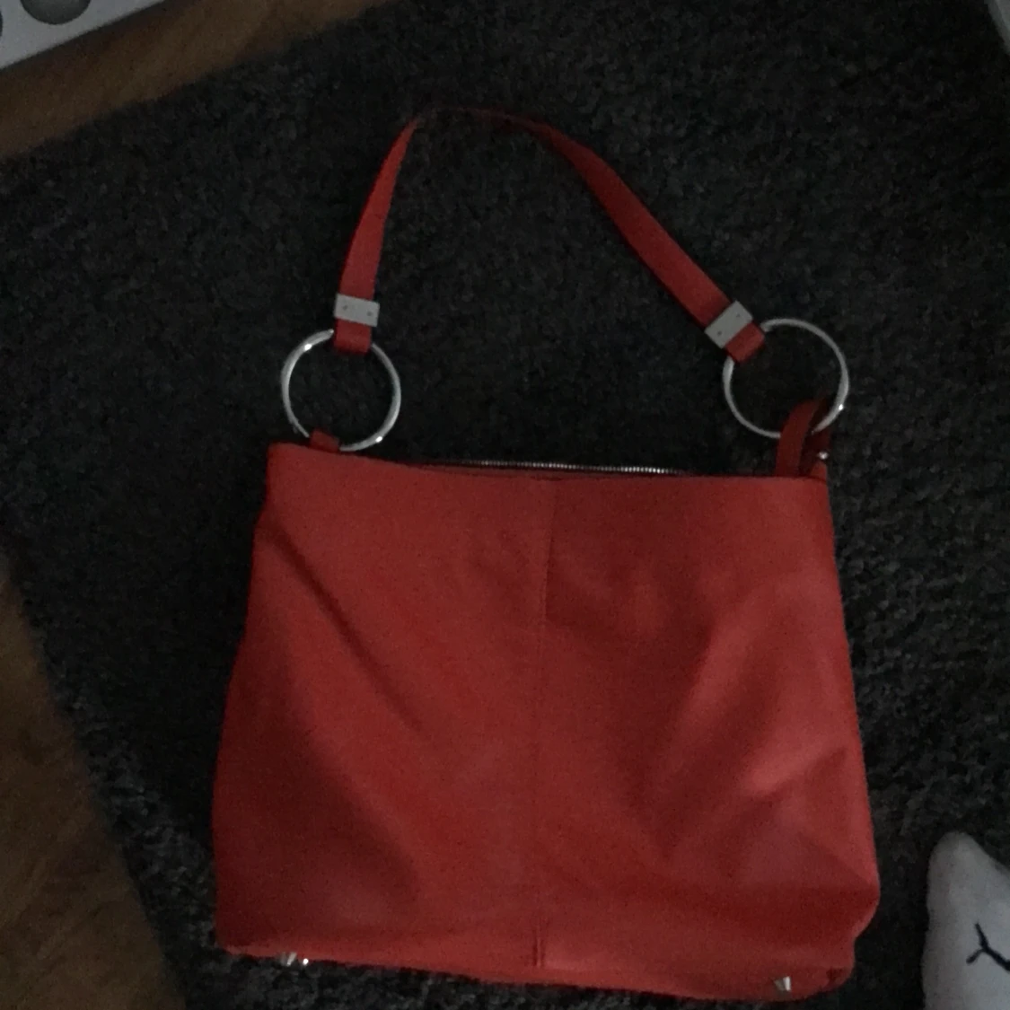 Brandröd väska från zara fakeskinn - 90