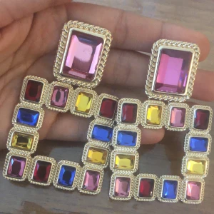 Stora färgglada örhängen  - Jätte fina färgglada örhängen från fashionova 