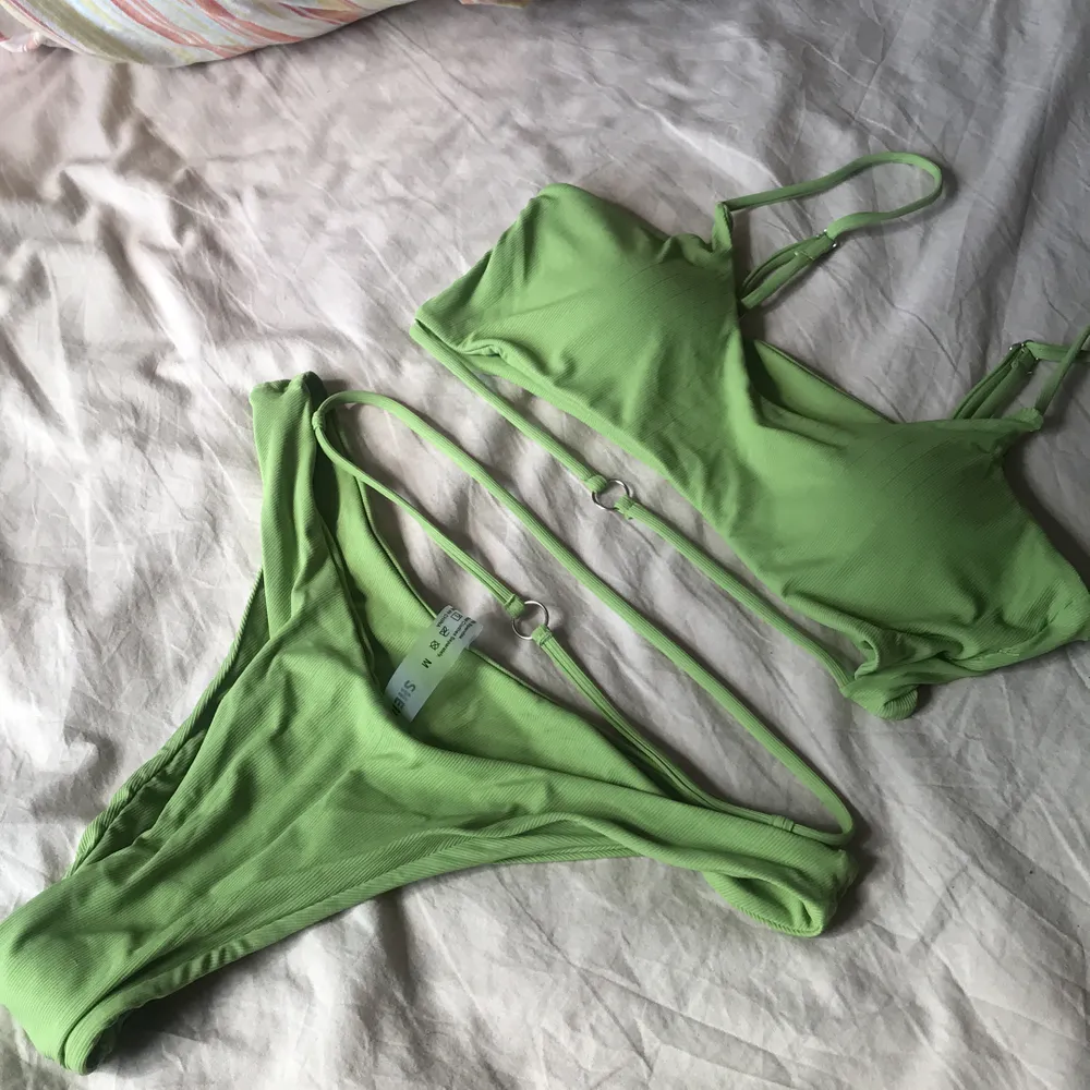 Jättesnygg pastell grön bikini från shein, aldrig använd. Passar S och även M. Frakt tillkommer typ 30kr. Övrigt.