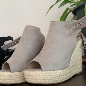 Klack skor - Jätte fina Klack skor som används få gånger! original priset är 599kr