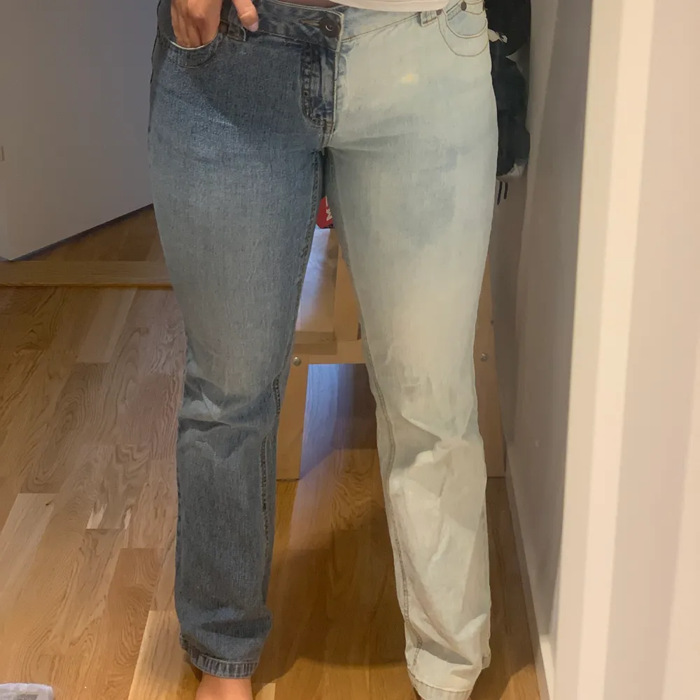 Hej! Säljer dessa jeans jag köpt secondhand och diy på blekningen. Passar 36-38 Snygga och bekväma! Priset är inklusive frakt. Hör av er vid frågor . Jeans & Byxor.