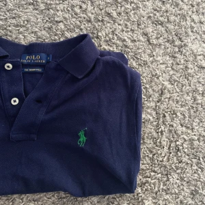 Ralph Lauren Polo - 🛍Marinblå Ralph Lauren Polo i storlek S. Frakt tillkommer. Hör av dig om du har frågor<3