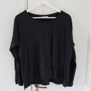 Svart/grå topp - Svart/grå basic topp. Köparen står för frakt 🤍