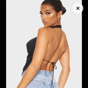  - Svart halterneck topp med glitter från PLT. Aldrig använd. Inklusive frakt