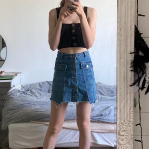 Jeans kjol - Super snygg jeans kjol från Zara. Strl S men skulle säga att det passar XS bättre. Bra skick. 119kr, frakt ingår.💞