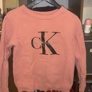 Calvin klein jenas -  Knappt använd Calvin Klein tröja 
