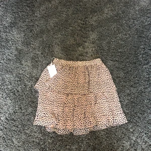 Kjol  - Jättegullig skjul från bubbleroom, aldrig använd. Köparen står för frakten.