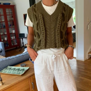 Stickad väst - Knappt använd stickad väst från zara i storlek S