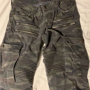 Kamouflage jeans - Kamouflage jeans från Zicho Legend! Skriv bud⚡️