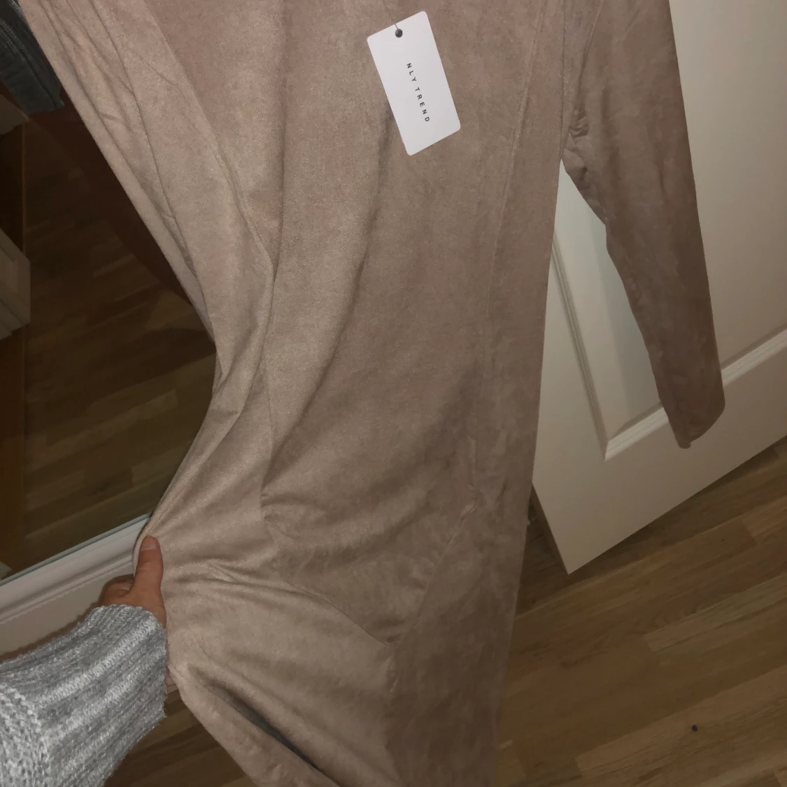 Beige klännng, oanvänd - 91