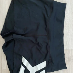 Betterbodies shorts - Betterbodies shorts svarta. Använd några få gånger på promenader. Storlek M