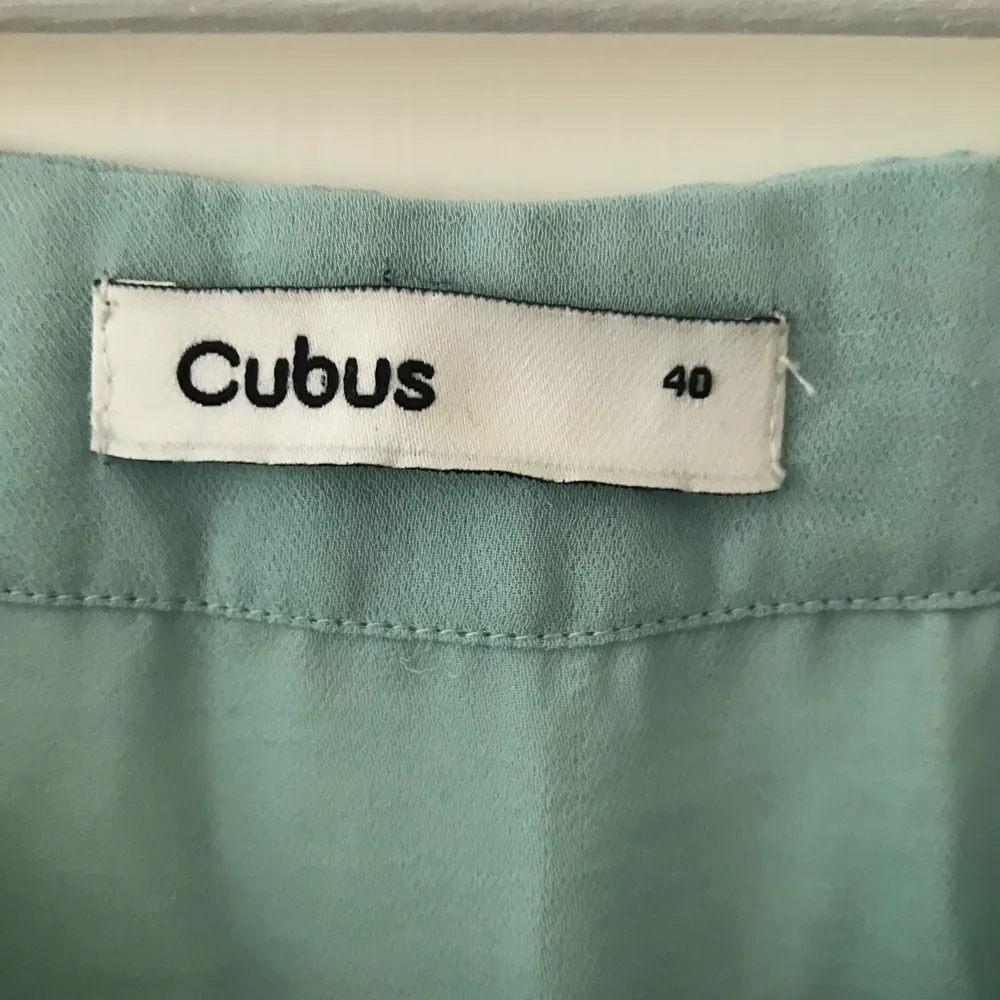 Turkos skjorta i oversize modell✨ Från Cubus Strl 40✨ Använd 1 gång. Skjortor.