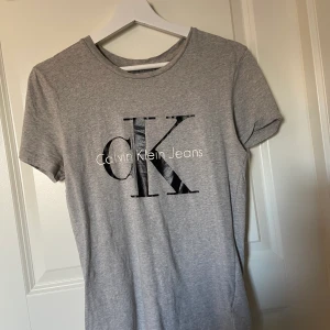Calvin Klein t- shorts strl s  - Knappt använd.