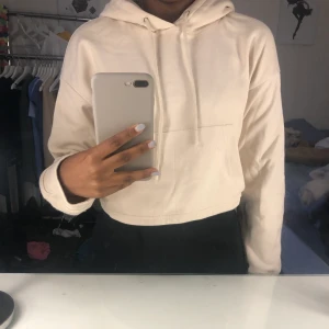 Hoodie - En ljus rosa hoodie. Näst intill oanvänd 