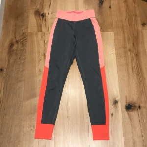 Soc - Träningsbyxor från Soc, storlek: 34.