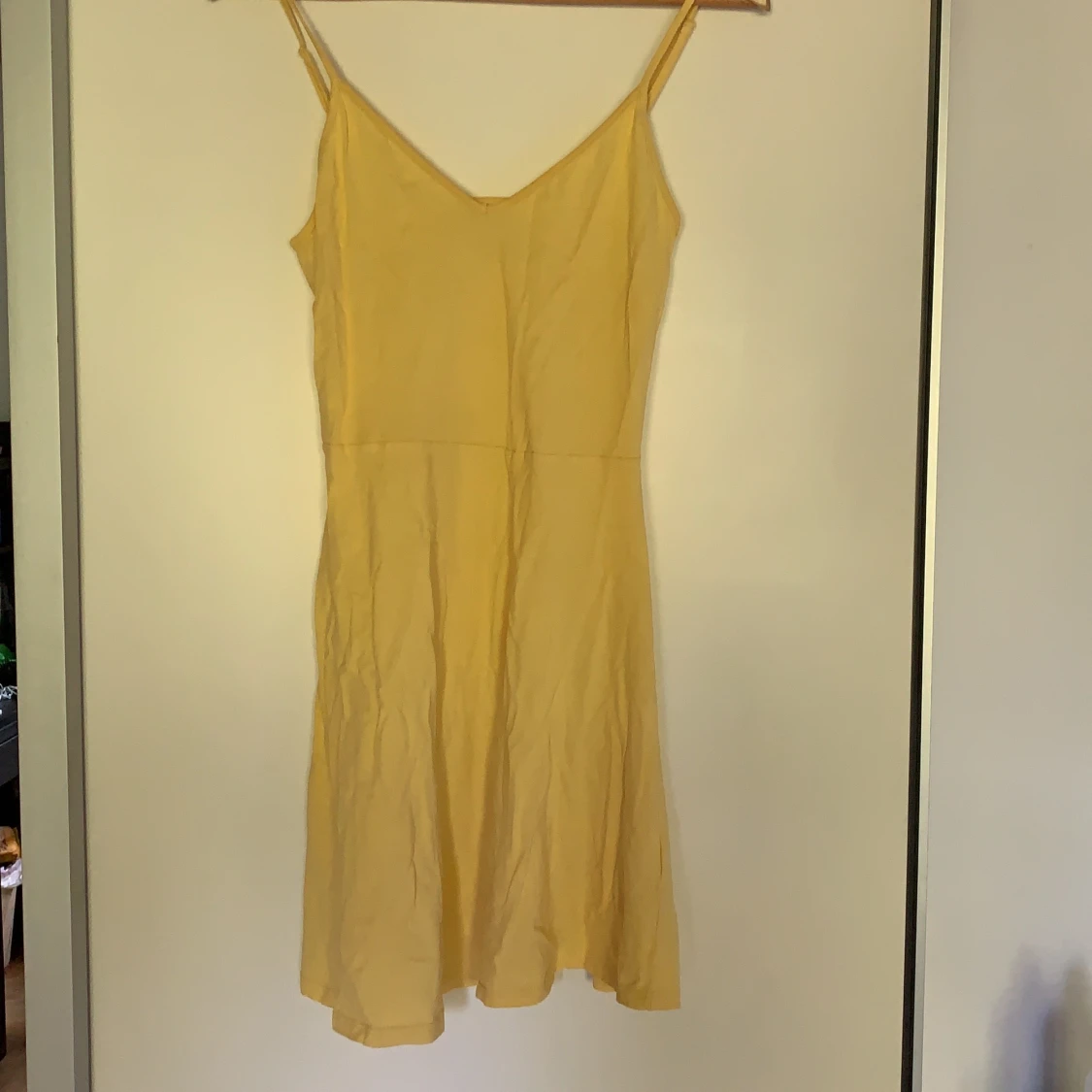Gul klänning
