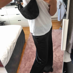  - säljer denna baugette väska som det kallas, skriv om du är intresserad 