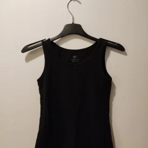 Litet linne / crop - Storlek mindre, tight. 