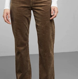 Manchester byxor - Härligt färg och sköna byxor ifrån weekday! Bara att skriva ifall du har några frågor <3 