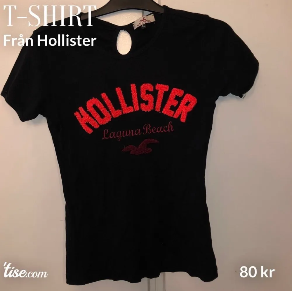 En svart t-shirt från hollister. Storlek: XL men den är mer som S/XS. Pris: 80kr+ frakt . T-shirts.