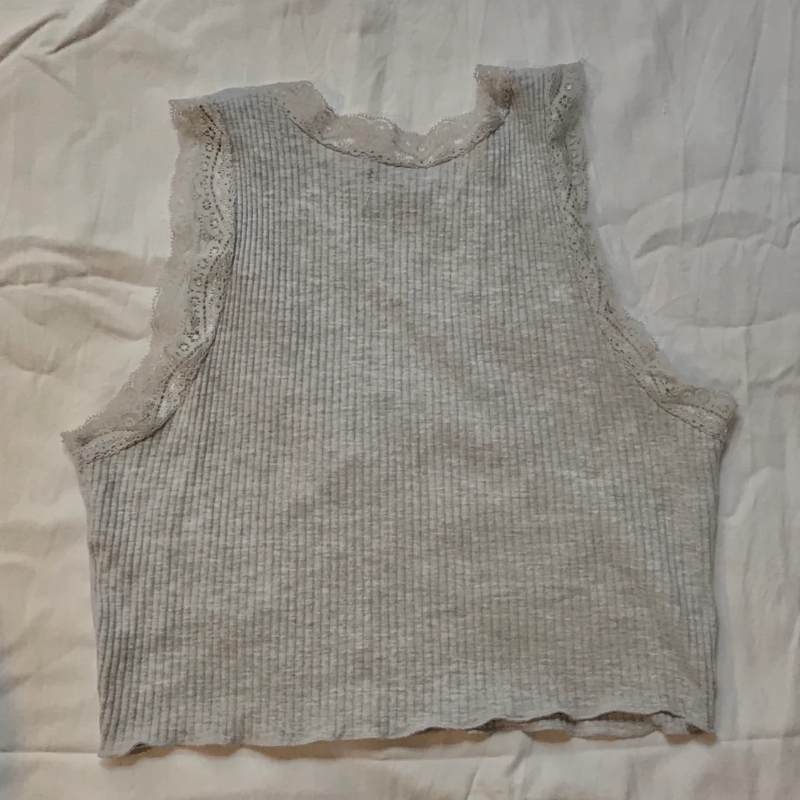 Fint linne med spets, stl s - 90