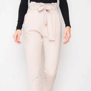 Kostymbyxor  - Kostymbyxor med knytning. Sitter skönt och snyggt. Färgen på bild två är mer rättvis bild. Frakt tillkommer💕