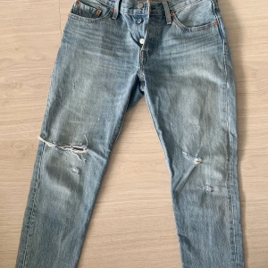Levis 501 low rise - Nyskick. Använd bara en gång.