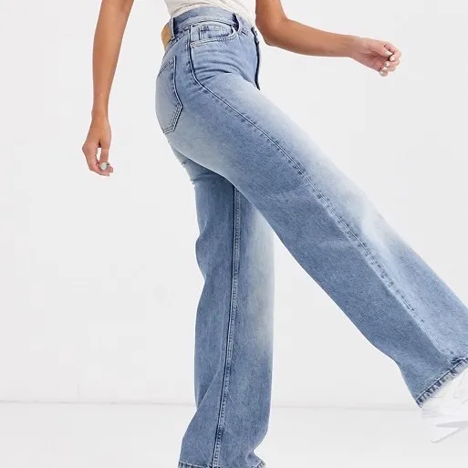 helt nya jeans från monki i strl 24. Frakt 63kr 🚚 📦  Budet ligger på 470kr💕. Jeans & Byxor.