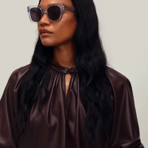 Chimi Eyewear 008 - Säljer mina 008:s från Chimi Eyewear då jag inte känner mig bekväm i modellen. Helt nya annars. Fodral, putsduk, presentbox samt dustbag medföljer. 