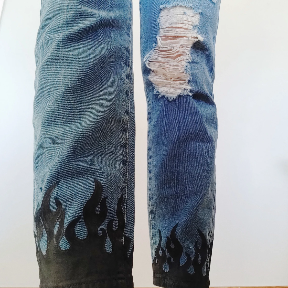 FLAME DISTRESSED JEANS  - 91
