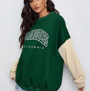 Sweatshirt - Jättefin sweatshirt från Shein! Aldrig använd bara provad. Säljer för att den va förstor, så skulle mer säga att den passar M eller längre personer☺️ köparen betalar frakt