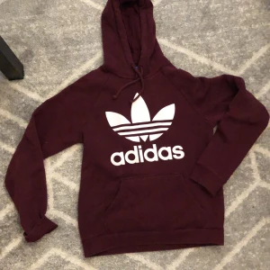 Adidashoodie - Fin adidas hoodie i fint skick, storlek xs, passar även S