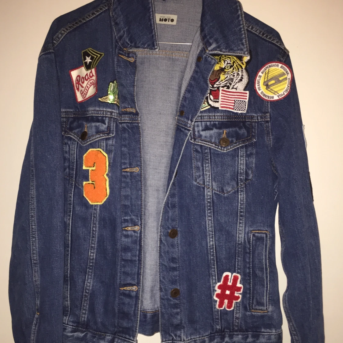 Jeans jacka med detaljer