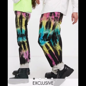 Jeans - Säljer dessa asballa jeans från Collusion eftersom de tyvärr blivit för små 💝 de är knappt använda och finns inte längre att köpa. Första bilden är tagen från ASOS hemsida 💝 storlek W28 L32