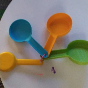 Mealsizer måltidsmått för viktminskning - Dosering/måltidsmått från Mealsizer. Gå ner i vikt med tallriksmodellen. Storlek Kvinna, denna har utgått men motsvarar storlek M i nuvarande tabell, 2100 kcal/dag.  Använd men i fint skick.