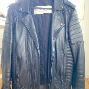 Boda Skins Kay Michaels M - Bodaskins Kay Michaels gun metal strl M i väldigt gott skick. Inköptes sent 2019 och använts fåtal gånger. Nypris ~4500