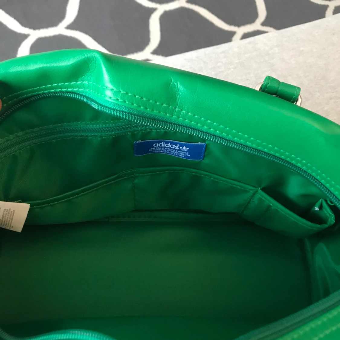 Grön väska från Adidas, helt oanvänd! - 90