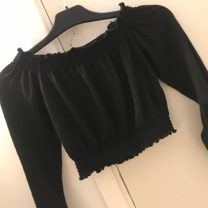 Topp  - Offshoulder topp! Bra skick! 40+frakt 