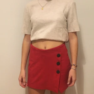 Zara, trf collection, size s - It’s a red culotte from Zara. I have never used it because I got it like a present and it wasn’t my style. It’s in really good conditions.