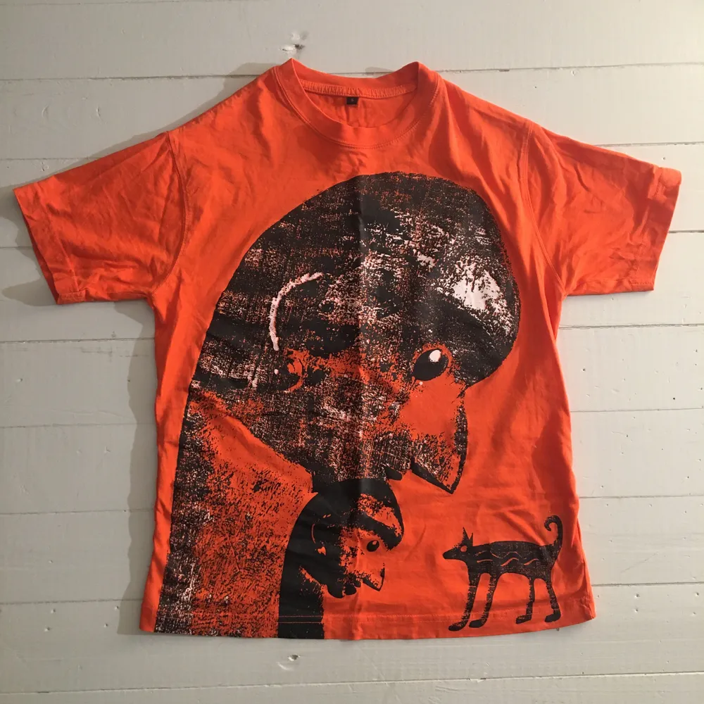 Orange t-shirt storlek S. T-shirts.