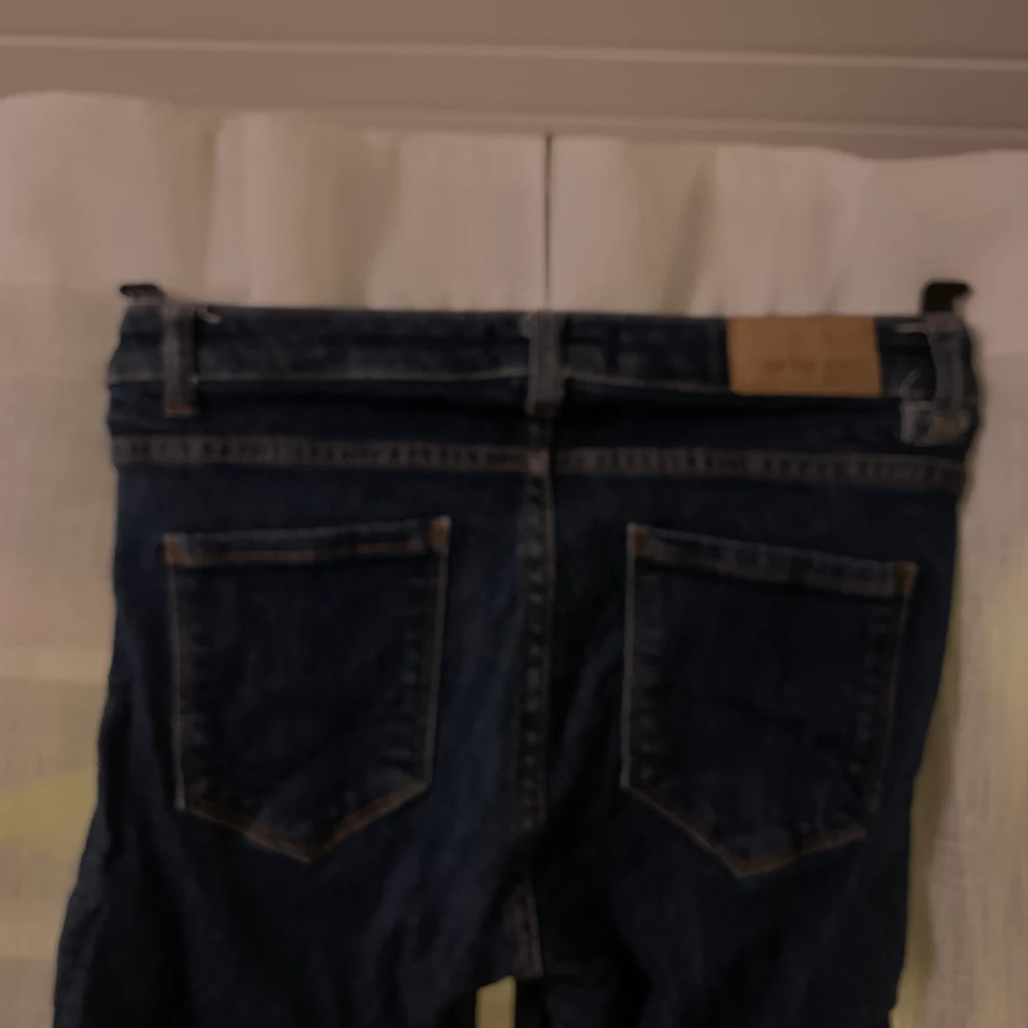 Mörkblåa jeans - 90