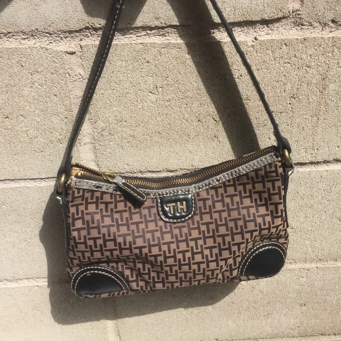 Tommy Hilfiger axelväska  - 90