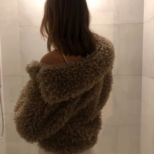 Fluffig Jacka - Fluffig jacka från Zara! Jötte skön och jätte snygg