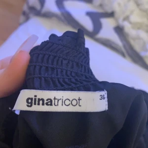 Ginatricot blus - Storlek 36 men passar 38. Fint skick och andvänd få gånger.