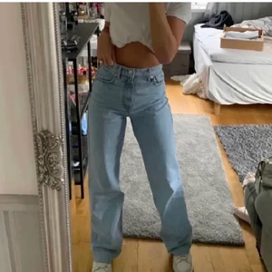 zara jeans - (lånade bilder) jättefina jeans från zara! storlek 34, slutsålda på hemsidan