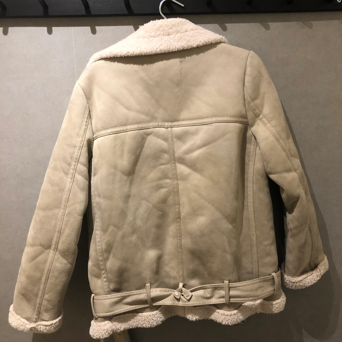 Beigegrå pilotjacka från Zara - 90