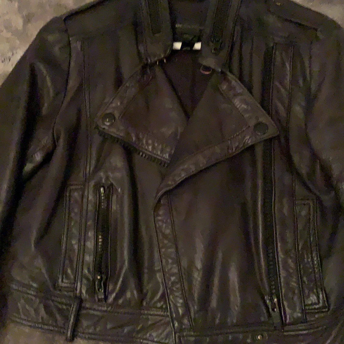 Skinnjacka i bikermodell - 90